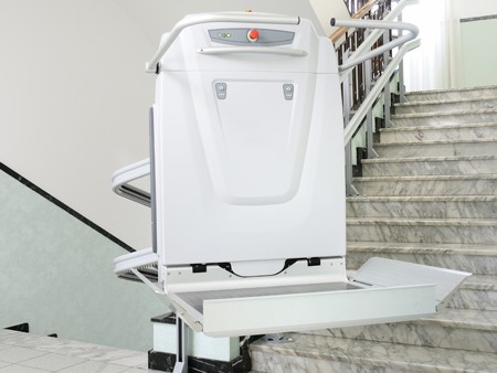 Gebogen diagonale platformlift