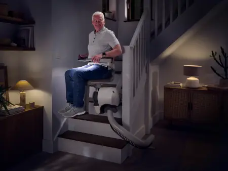 Une toute nouvelle expérience de monte-escalier, confortable et luxueuse, avec Light Assist