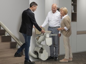 Une installation rapide d’un monte-escalier