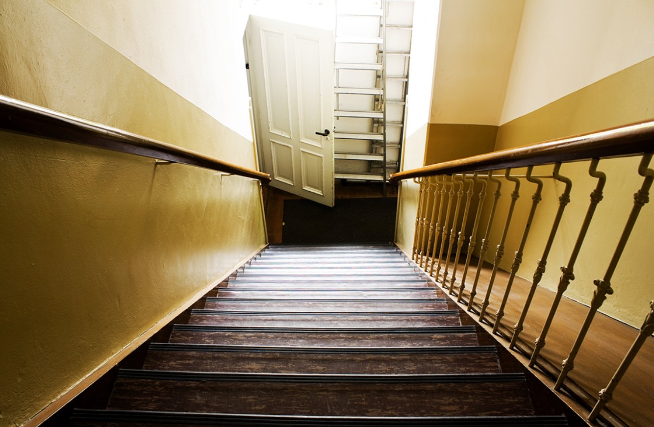 Een traplift voor een steile trap Een traplift voor een steile trap