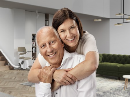 Comment un monte-escalier aide les aidants proches dans les tâches quotidiennes de soins